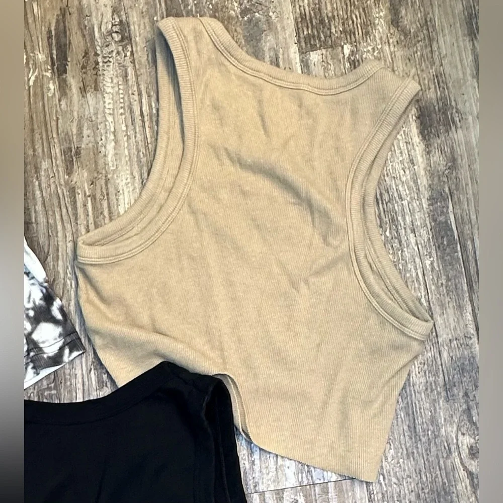 Lot of 3 black, black & white tie dye, tan sleeveless crop tops juniors‎ XS - Picture 5 of 12